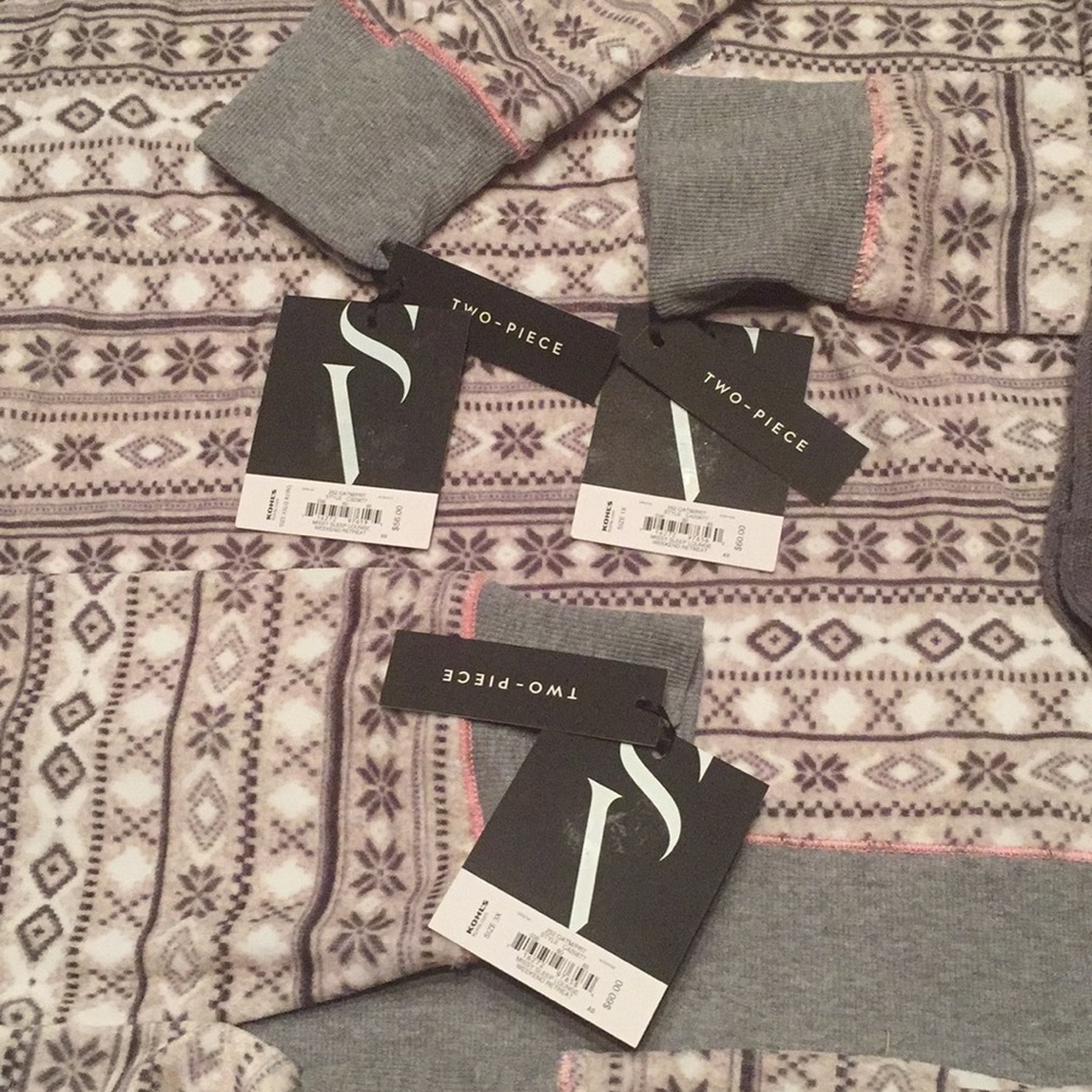 NWT Simply Vera hooded sleepshirt with cozy socks - Picture 5 of 5